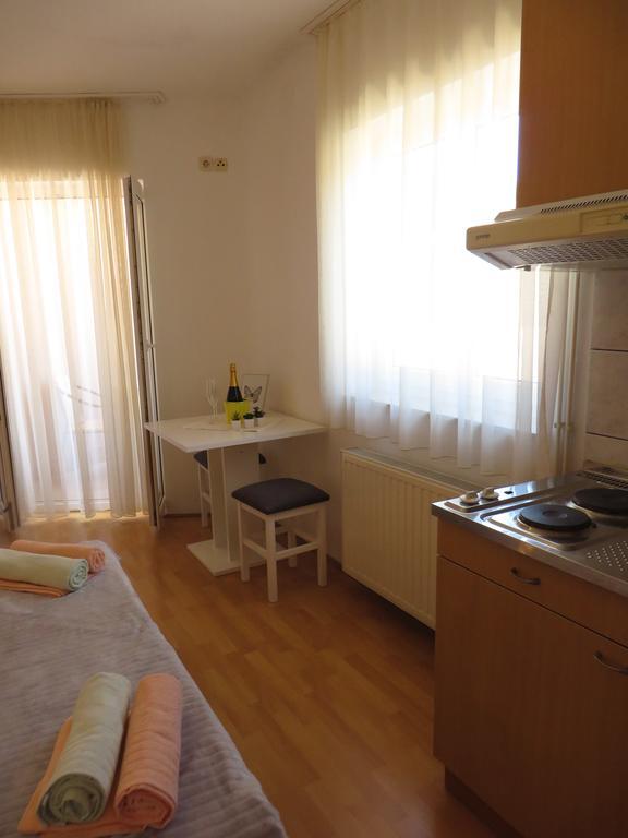 Apartments Karaba Pakoštane Екстериор снимка